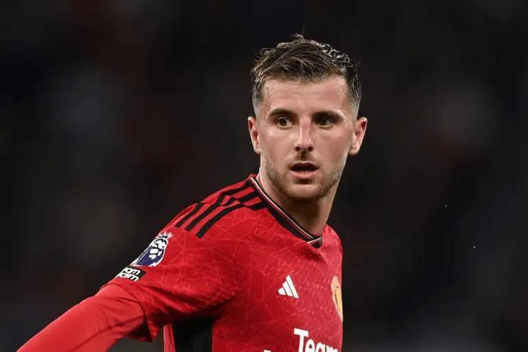 Rookie在曼联比赛中持续失利，出色防守引发热议！赛场气氛高涨(曼联ronaldo)云棋牌游戏