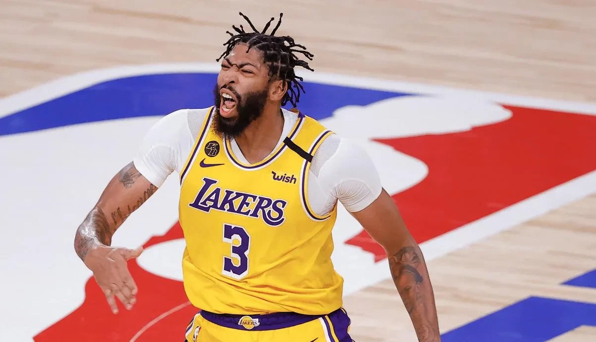  领先优势明显首场状态出色，巴黎圣日耳曼观众沸腾！，浓眉哥重返赛场赢得满堂喝彩开云棋牌