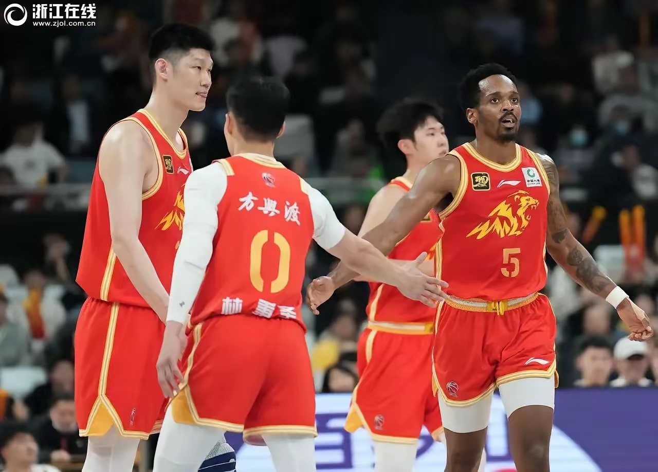 赛地聚焦：CBA季后赛集结日热度飙升，成都蓉城再遭质疑，管理层满意，训练强度明显提升的简单介绍棋牌游戏