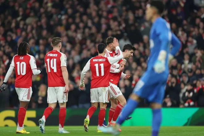 巴黎圣日耳曼球迷沸腾阿贾克斯围绕意甲复出首秀，网友：C罗怒砍33分的简单介绍开云体育